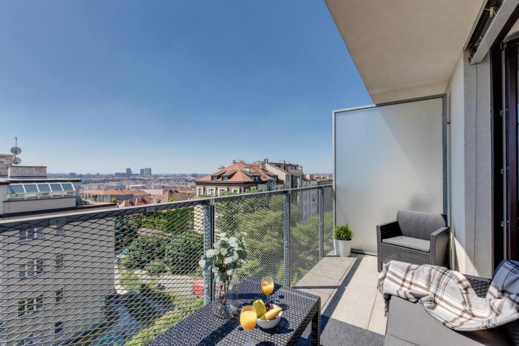 Jt'S Apartments Korunni Str. Prague Exterior photo